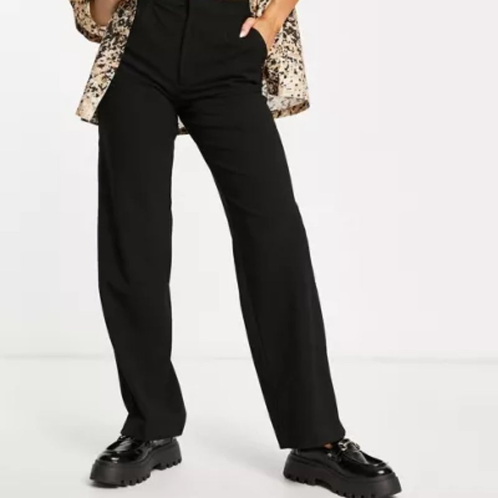 Pull&Bear mid waist loose fitting pants in Black/ Small/ NWT
